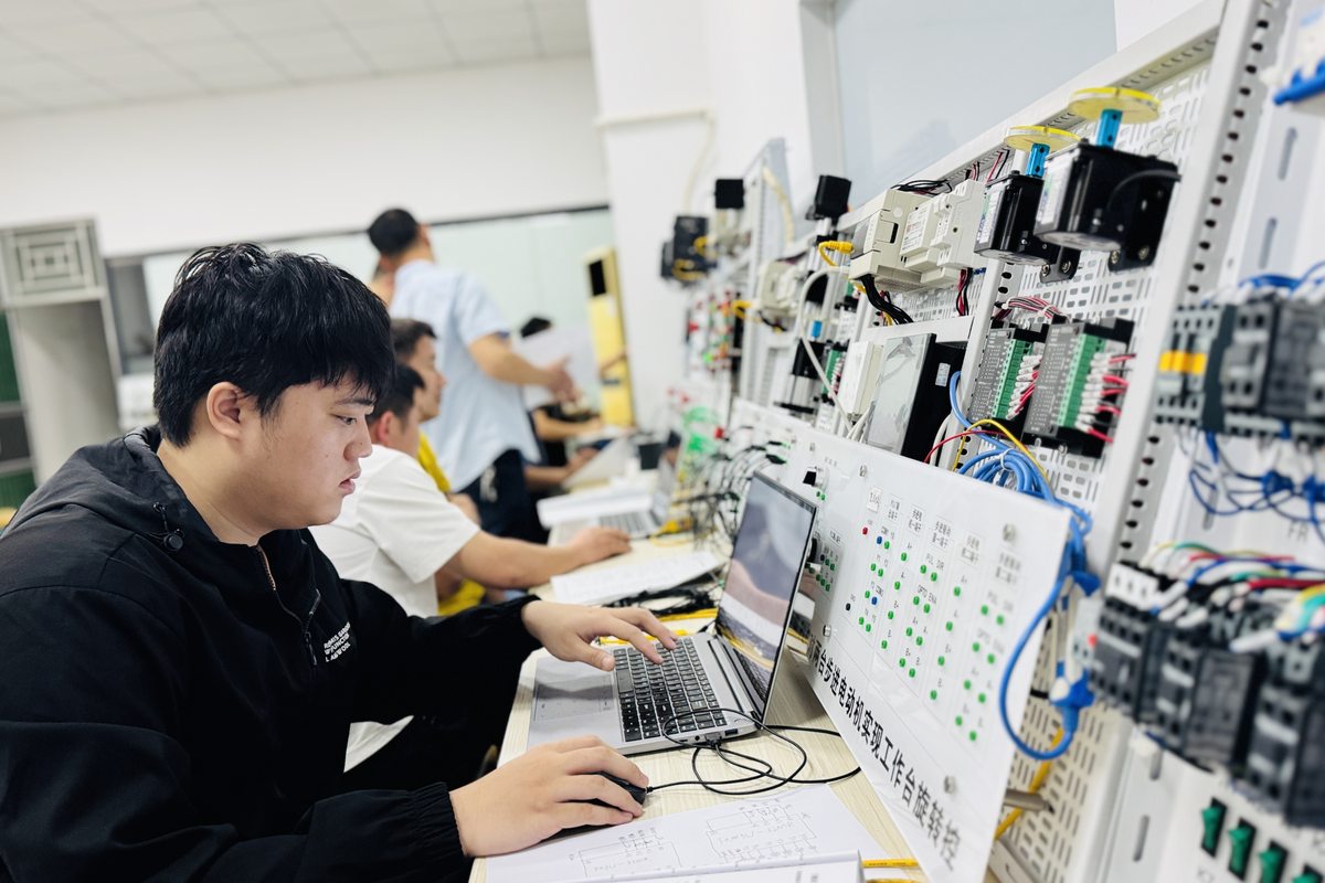 珠海高级电工晚班9月23日开课｜PLC、步进与变频控制学习指南